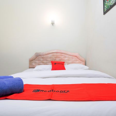 เรดดอร์ซ แอท ซูปรัตมันสตรีท Hotel บันดุง ภายนอก รูปภาพ