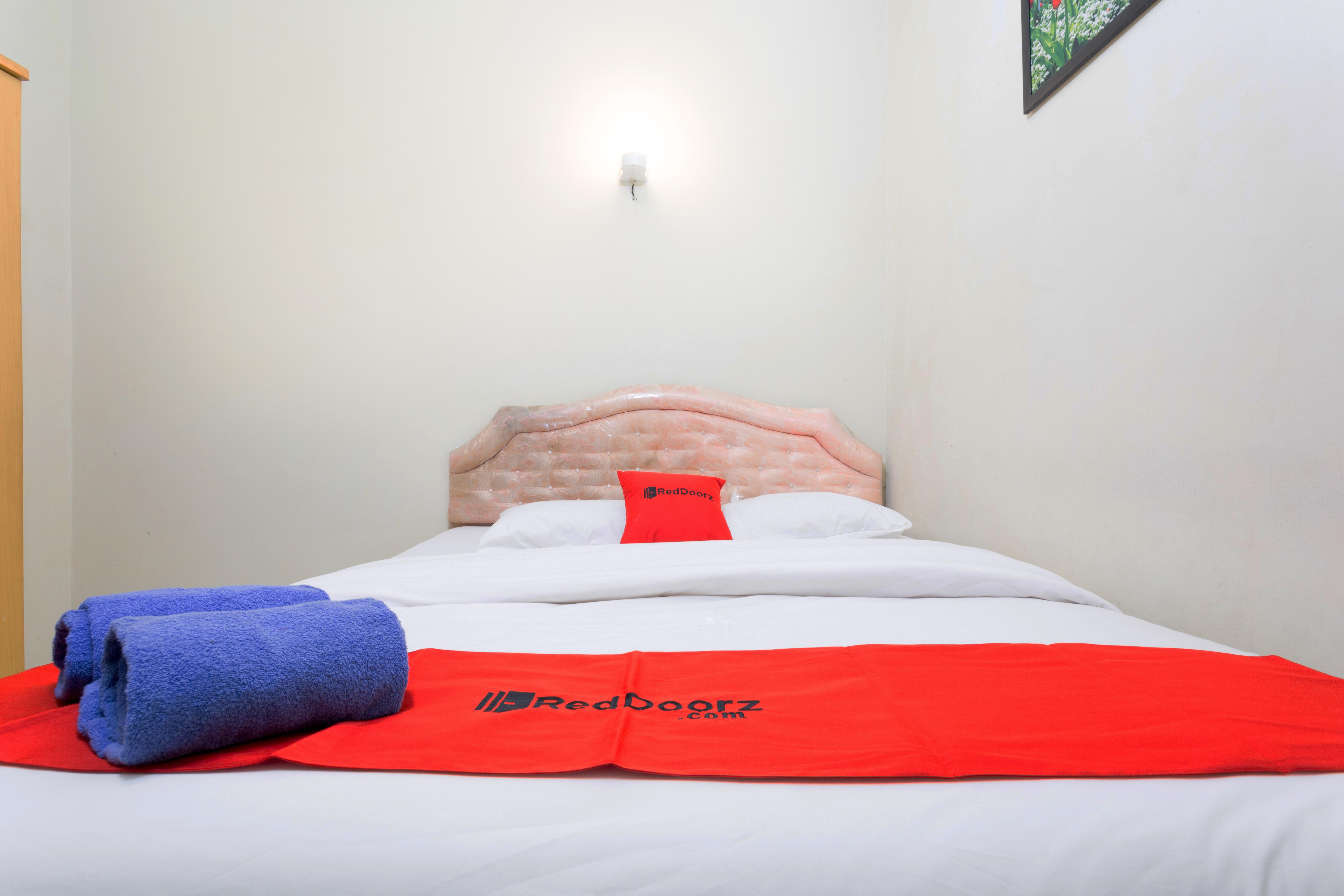 เรดดอร์ซ แอท ซูปรัตมันสตรีท Hotel บันดุง ภายนอก รูปภาพ