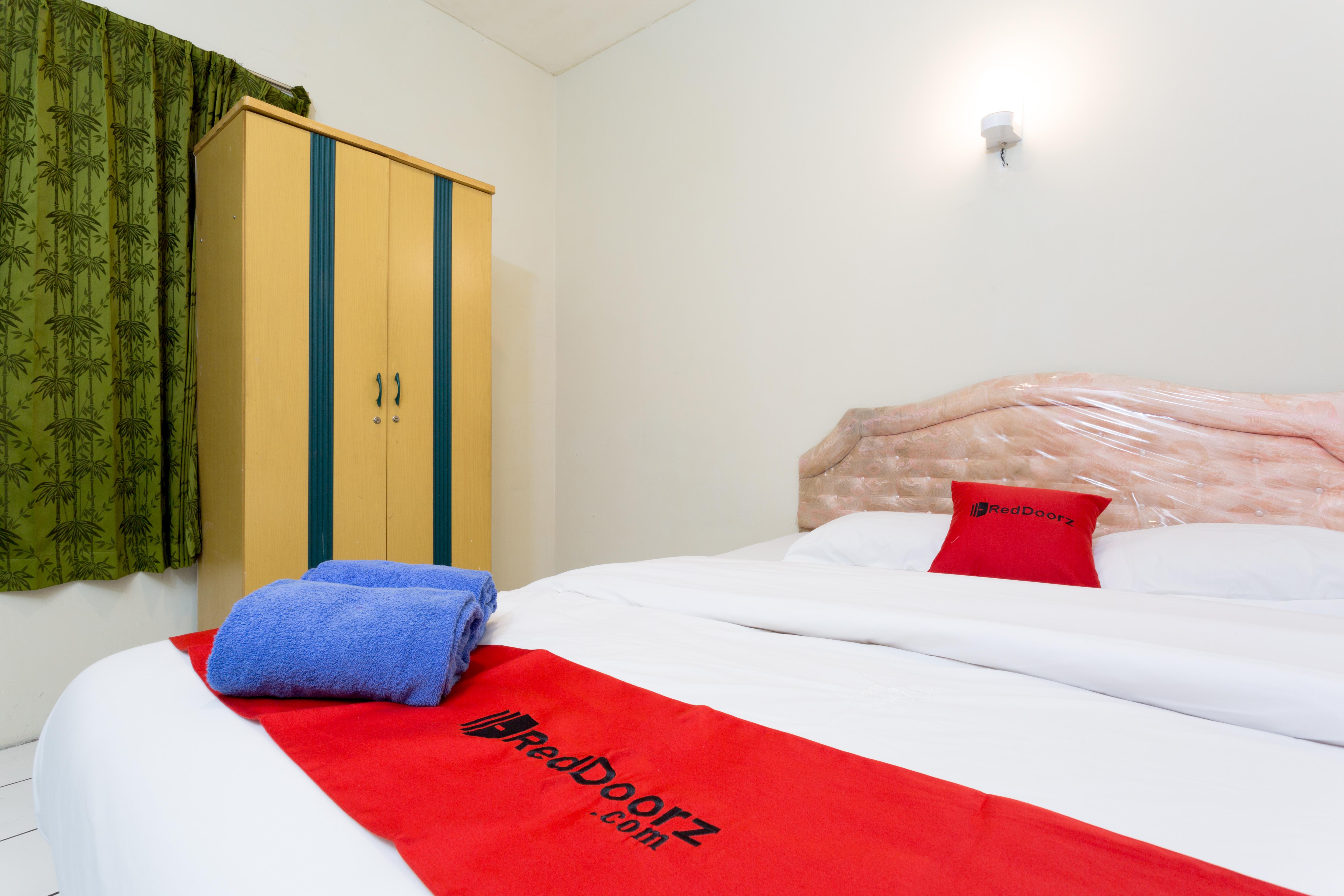 เรดดอร์ซ แอท ซูปรัตมันสตรีท Hotel บันดุง ภายนอก รูปภาพ