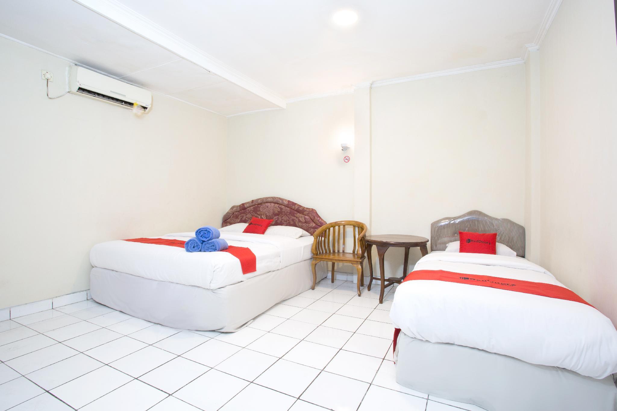 เรดดอร์ซ แอท ซูปรัตมันสตรีท Hotel บันดุง ภายนอก รูปภาพ