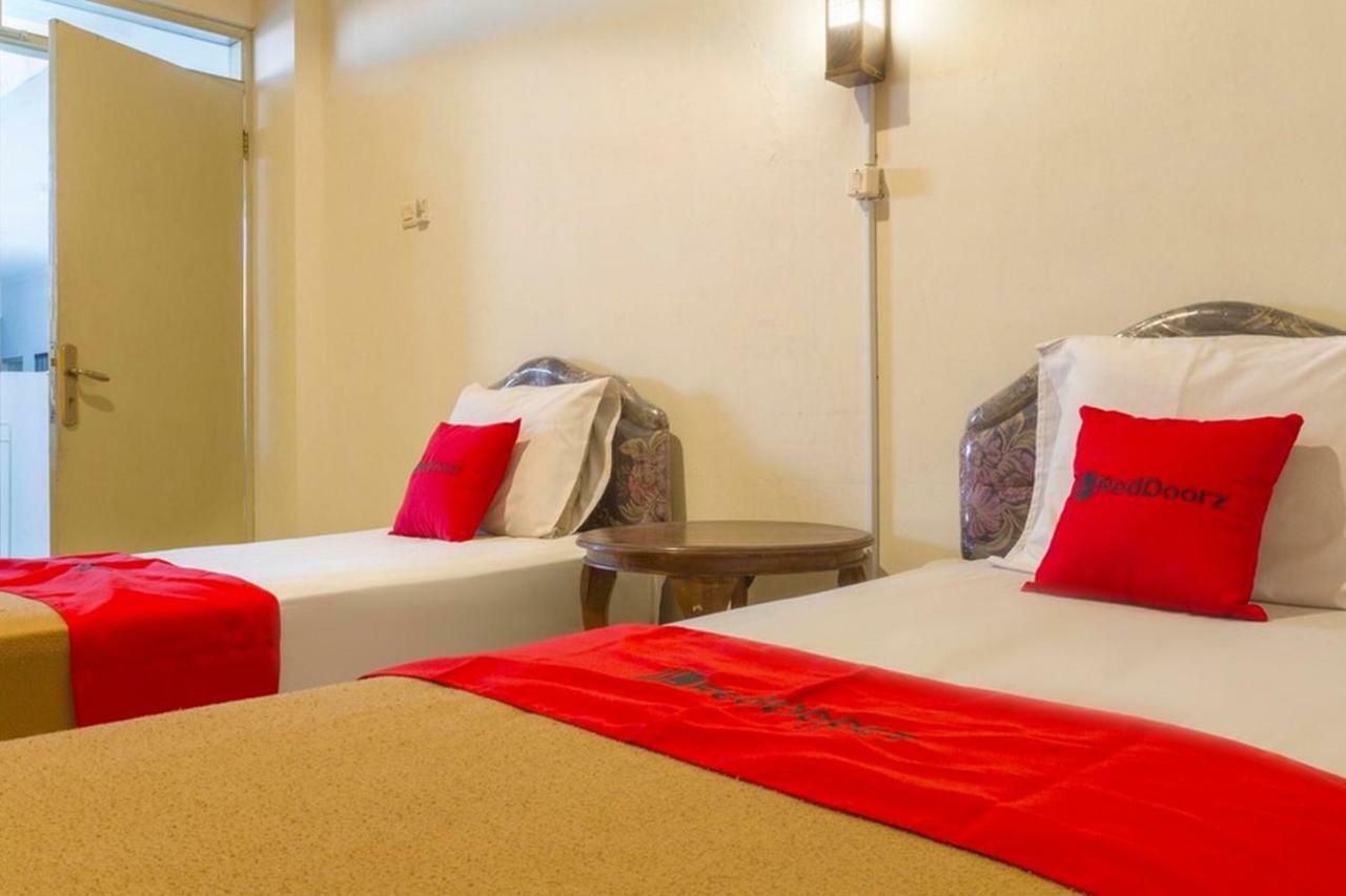 เรดดอร์ซ แอท ซูปรัตมันสตรีท Hotel บันดุง ภายนอก รูปภาพ